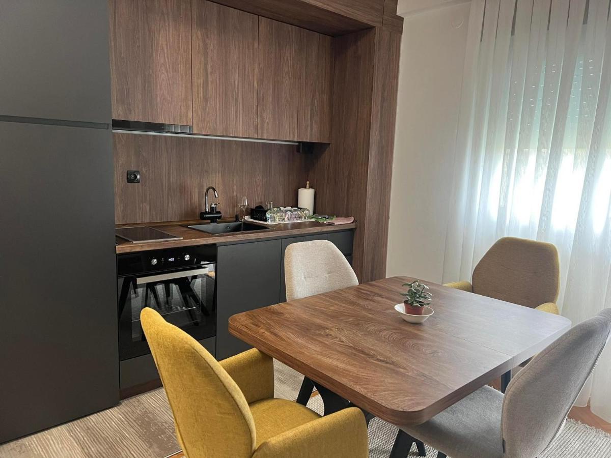 Kuman Apartments Κουμάνοβο Εξωτερικό φωτογραφία